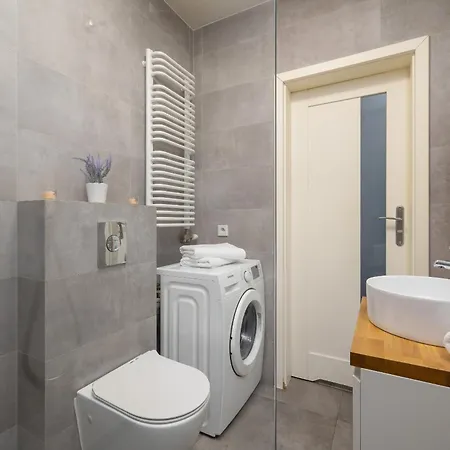 Dietla Apartament Z Klimatyzacja I Balkonem W Centrum Krakowa By Renters קרקוב
